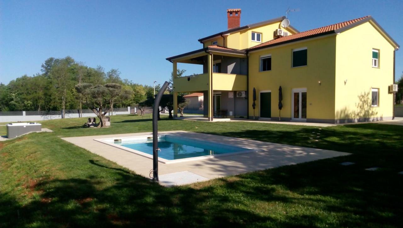 Villanova Apartments Пореч Екстер'єр фото